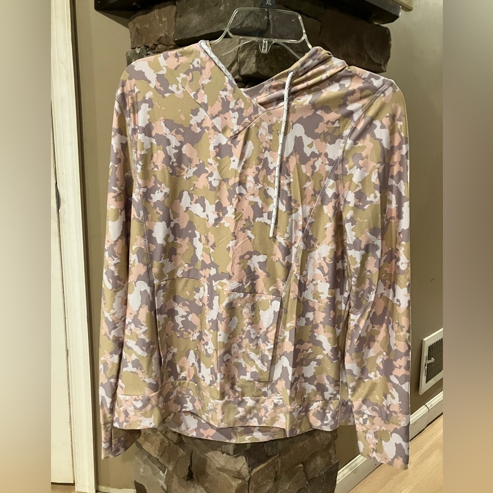 Woman’s Athletic shirt large
